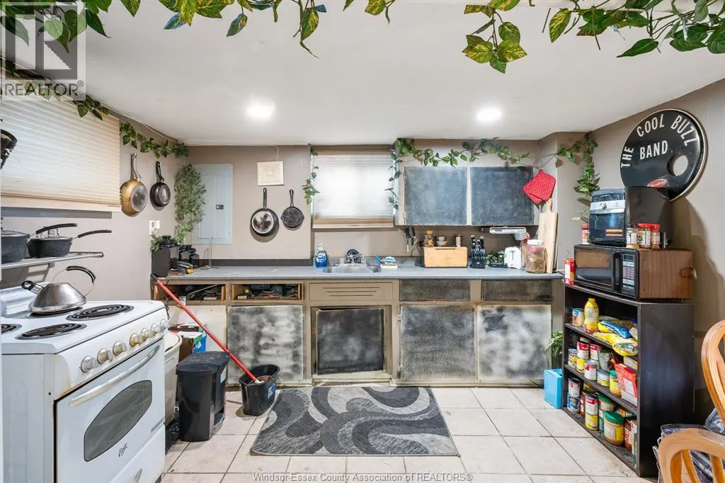 1441 RIVERSIDE DRIVE East
