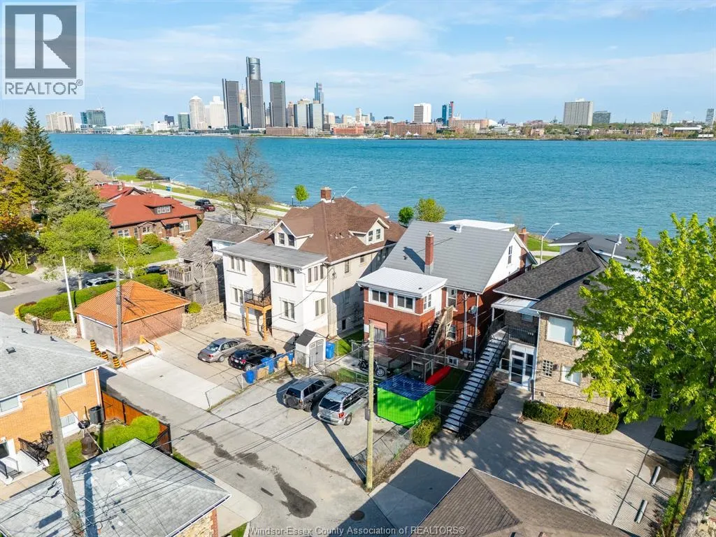 1441 RIVERSIDE DRIVE East
