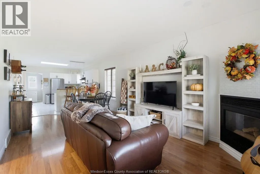 1903 BUCKINGHAM DRIVE
