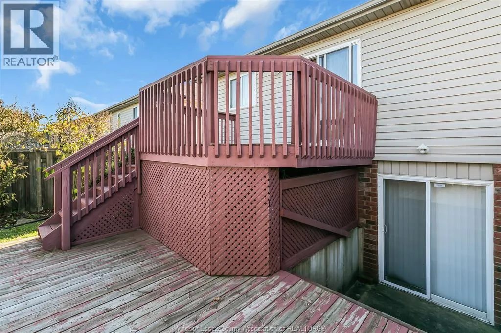 1560 LOVELL CRESCENT