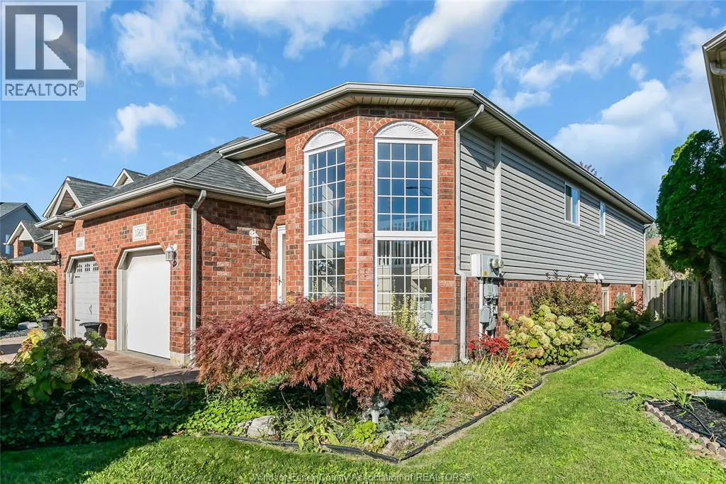 1560 LOVELL CRESCENT