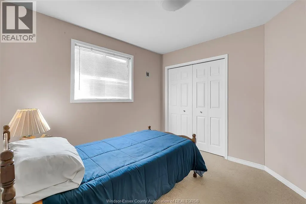 1560 LOVELL CRESCENT