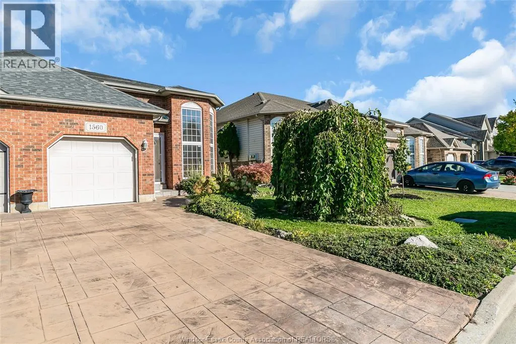1560 LOVELL CRESCENT