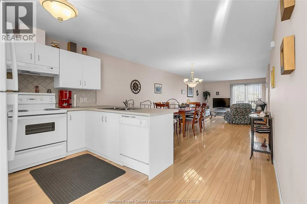 1560 LOVELL CRESCENT