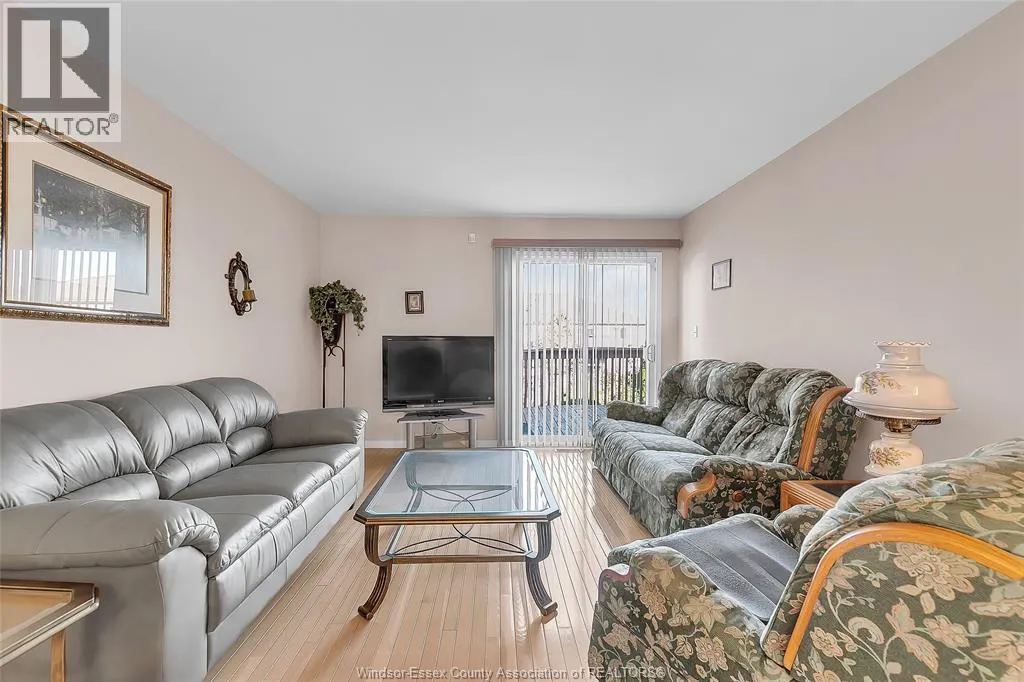 1560 LOVELL CRESCENT
