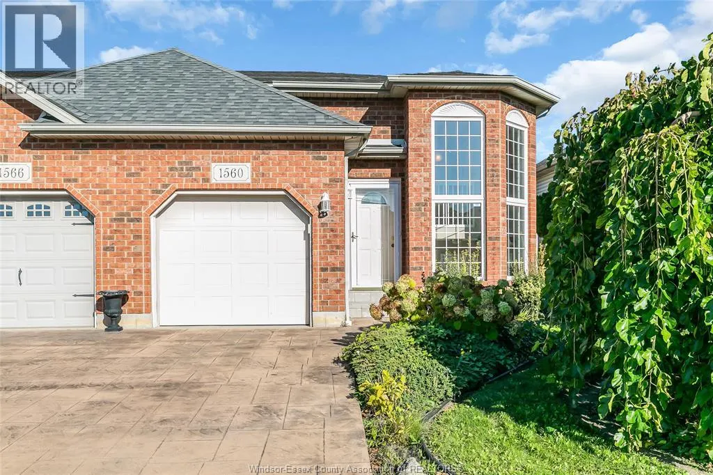 1560 LOVELL CRESCENT