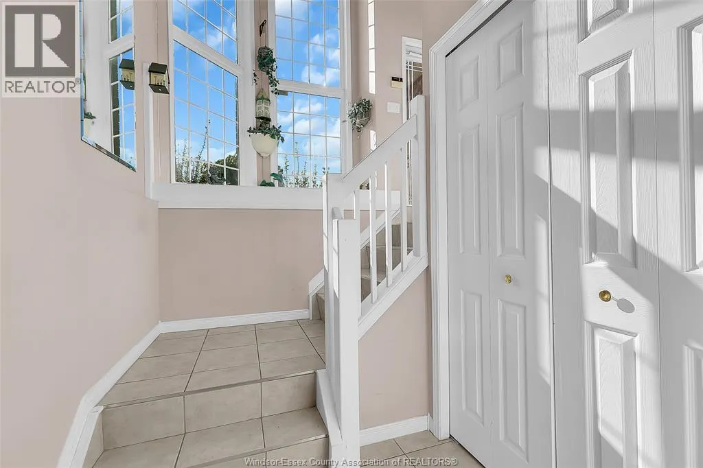 1560 LOVELL CRESCENT