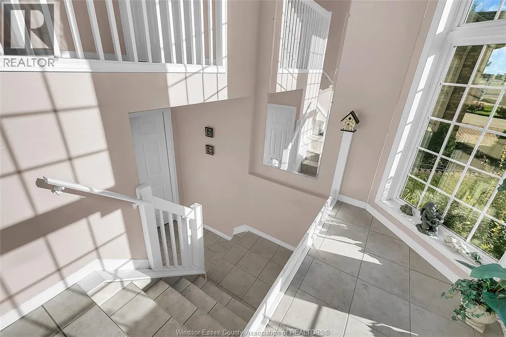 1560 LOVELL CRESCENT