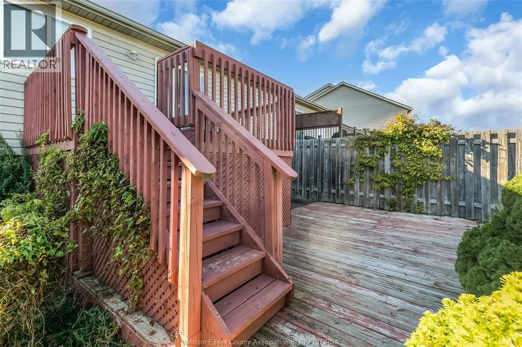 1560 LOVELL CRESCENT