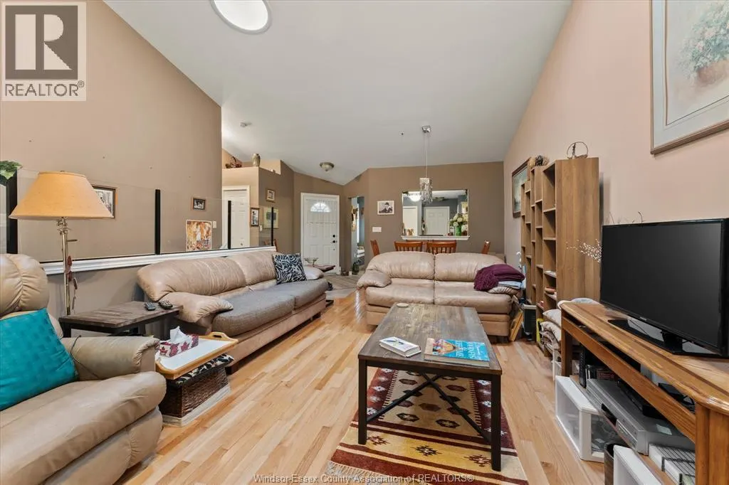 7 CHEROKEE LANE