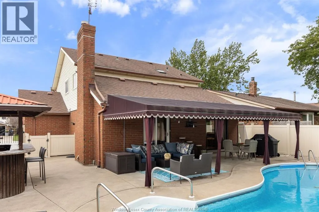 1316 CARRIAGE LANE