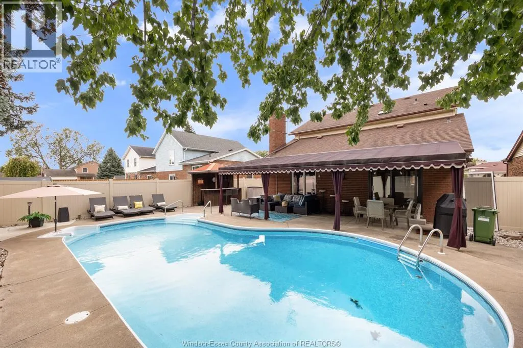 1316 CARRIAGE LANE