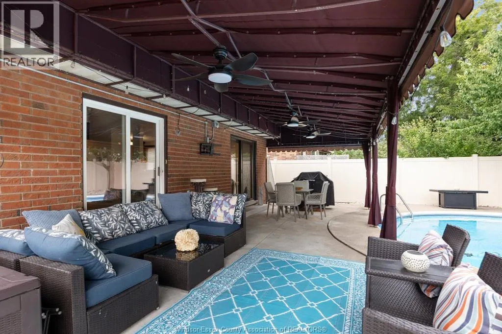 1316 CARRIAGE LANE