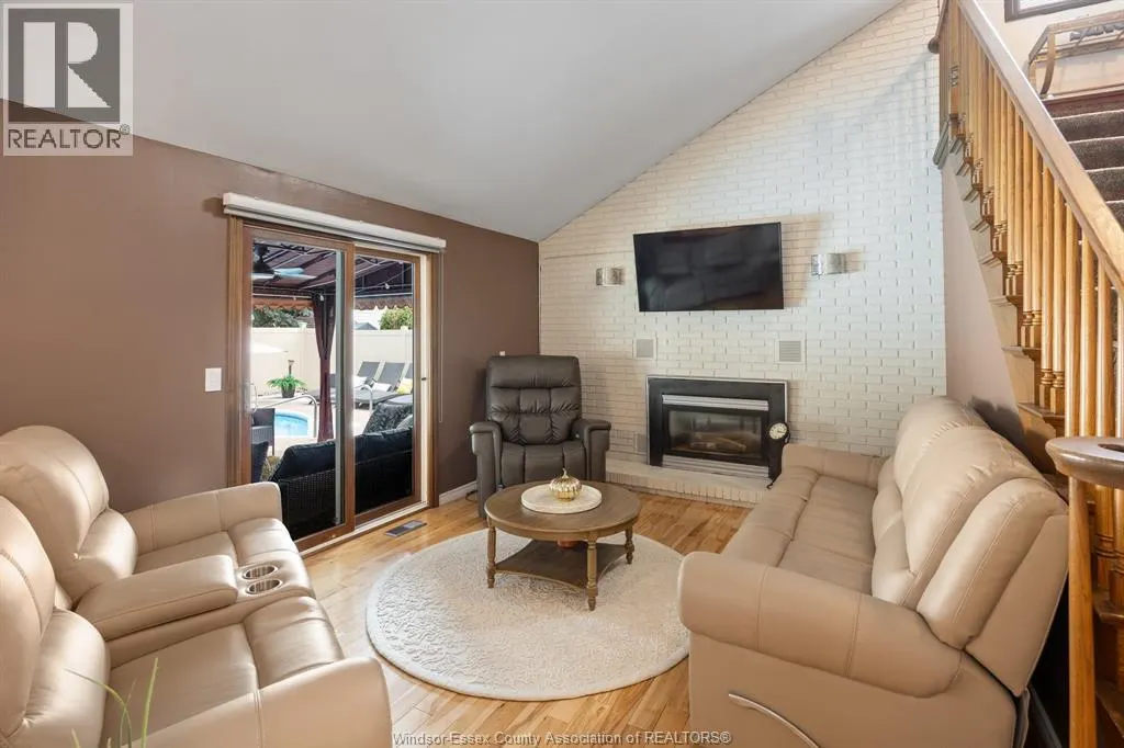1316 CARRIAGE LANE