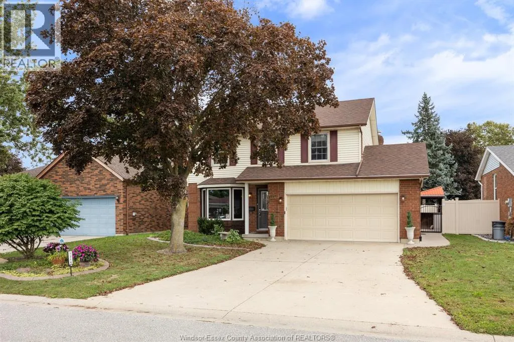 1316 CARRIAGE LANE