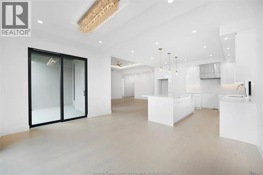 2 PEBBLE BEACH COURT