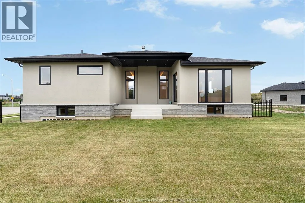 2 PEBBLE BEACH COURT