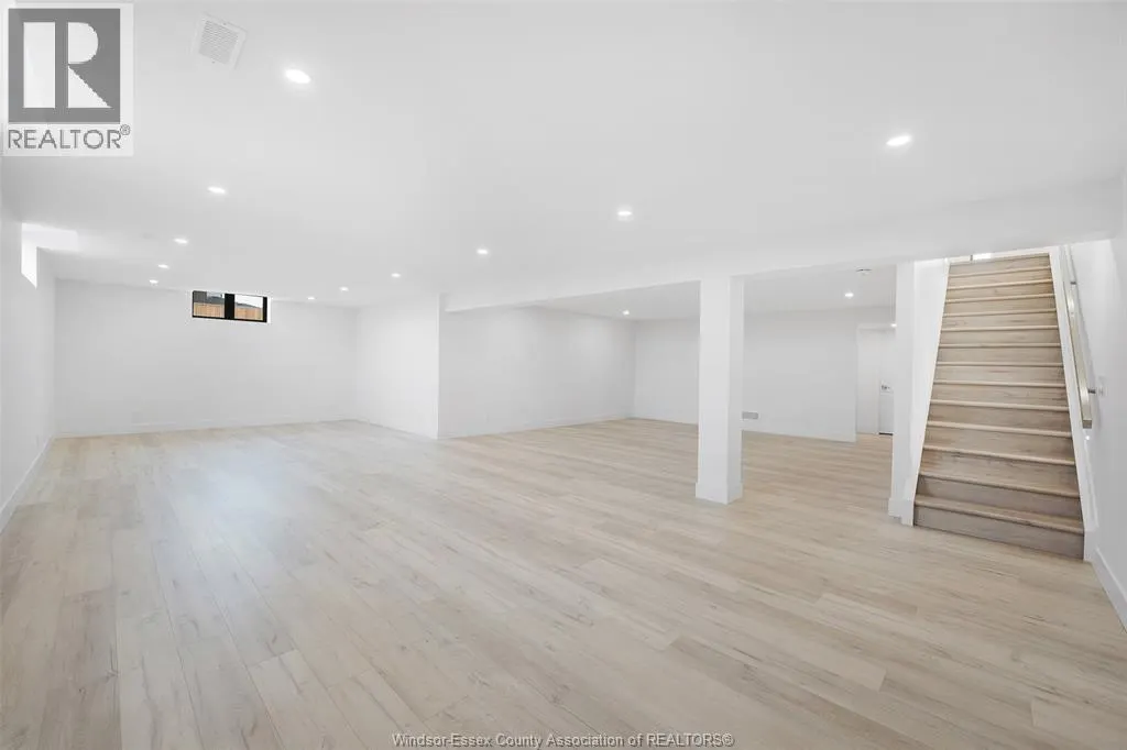 2 PEBBLE BEACH COURT