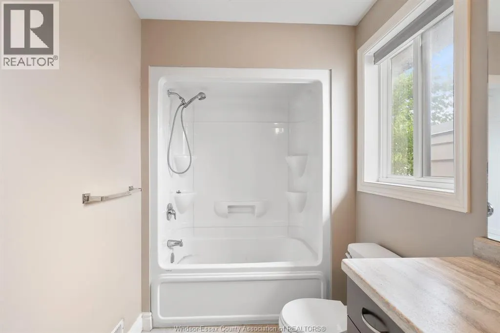 756 Irvine AVENUE Unit# A (UPPER)