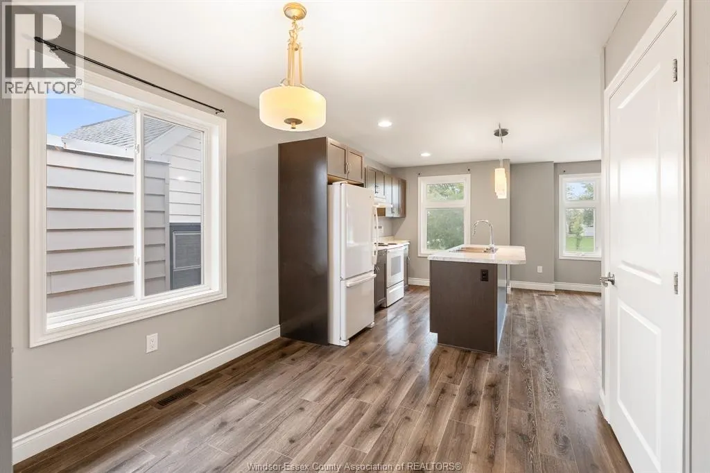 756 Irvine AVENUE Unit# A (UPPER)
