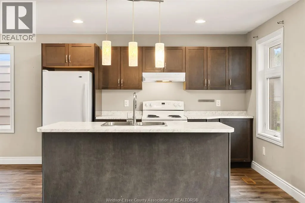 756 Irvine AVENUE Unit# A (UPPER)