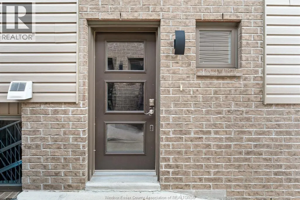 756 Irvine AVENUE Unit# A (UPPER)
