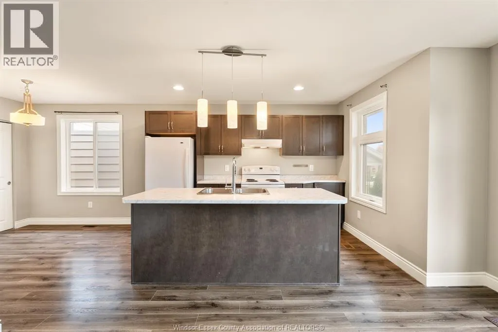 756 Irvine AVENUE Unit# A (UPPER)