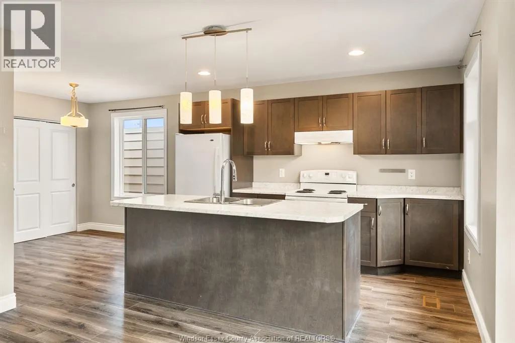 756 Irvine AVENUE Unit# A (UPPER)