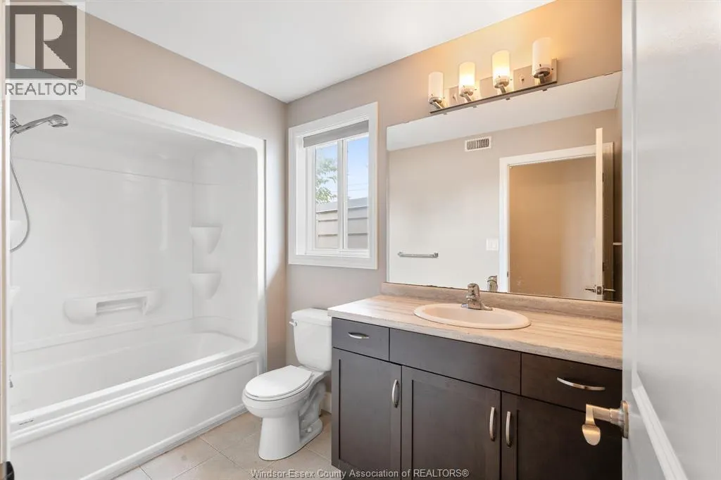 756 Irvine AVENUE Unit# A (UPPER)