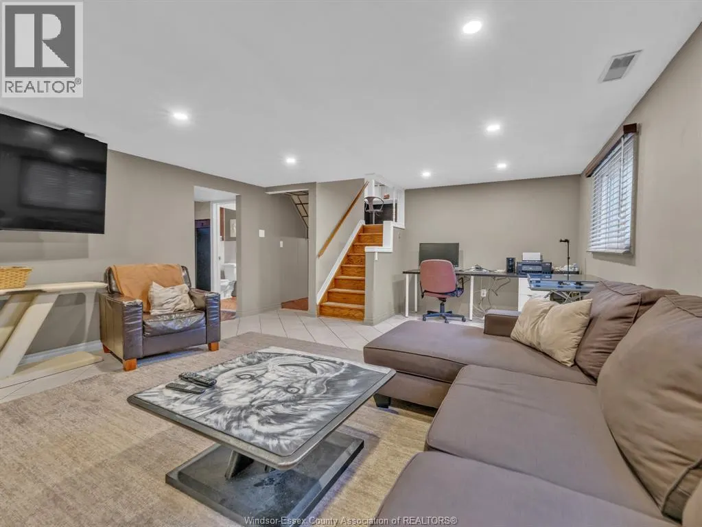 2966 Regis AVENUE