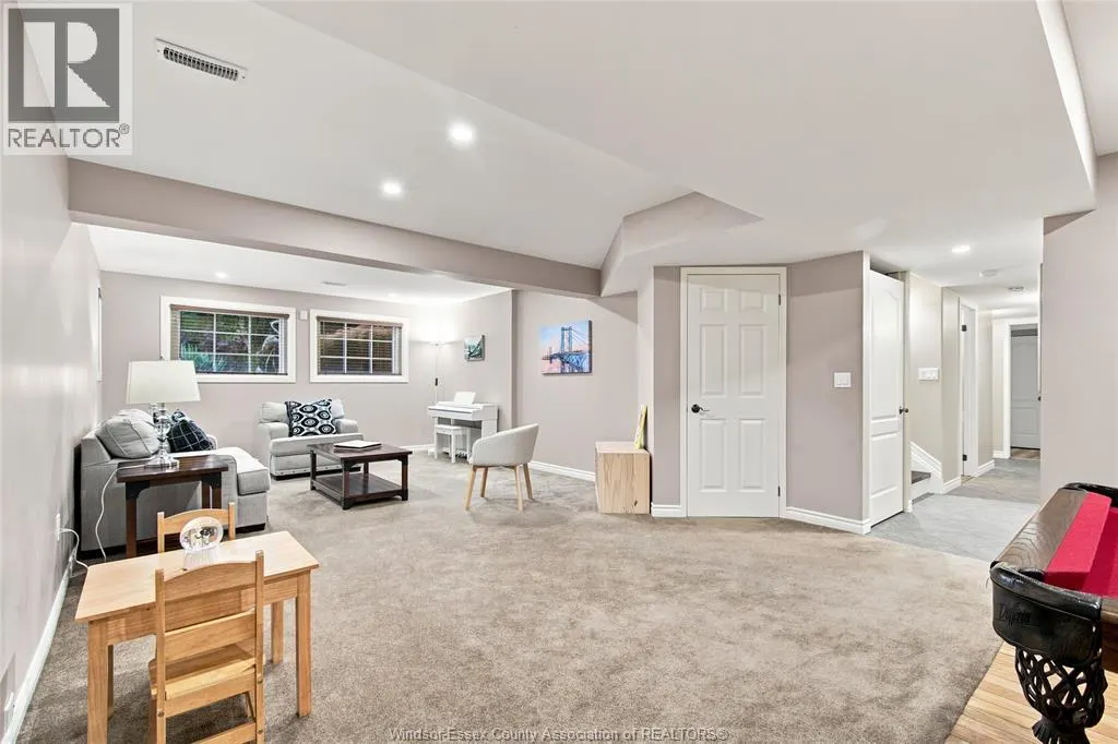 5929 ROSEWOOD CRESCENT