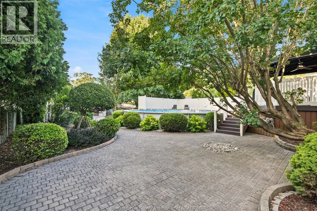 5929 ROSEWOOD CRESCENT