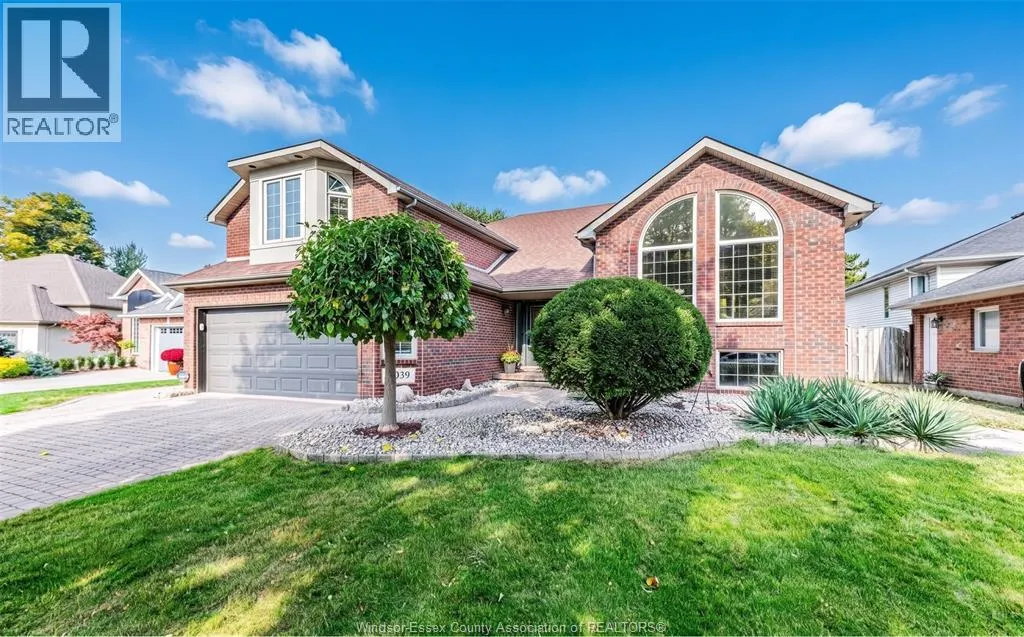 5929 ROSEWOOD CRESCENT