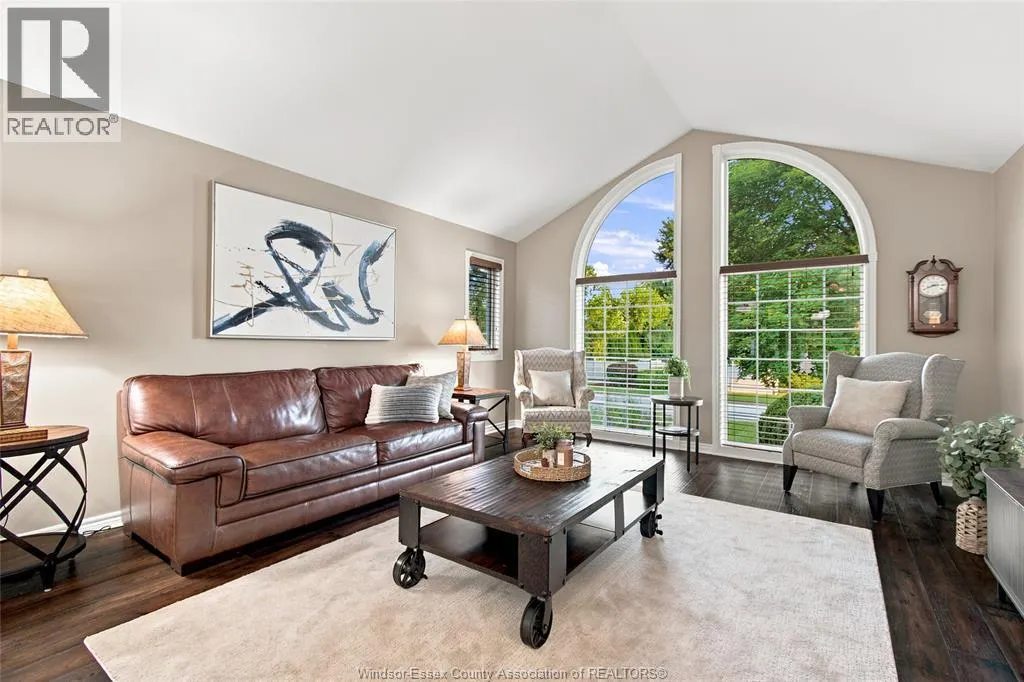 5929 ROSEWOOD CRESCENT