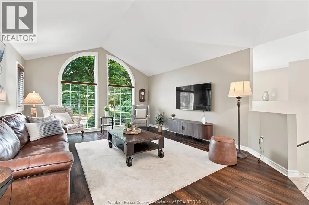 5929 ROSEWOOD CRESCENT