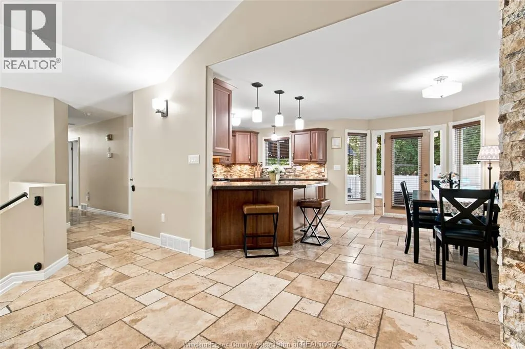 5929 ROSEWOOD CRESCENT
