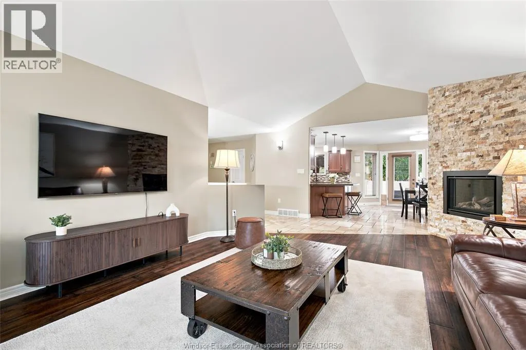 5929 ROSEWOOD CRESCENT