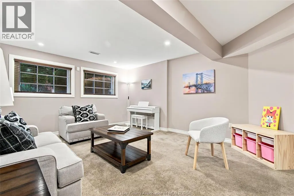 5929 ROSEWOOD CRESCENT