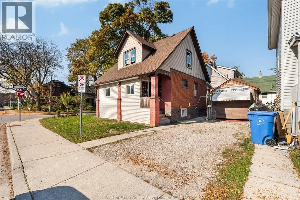 494 Caroline STREET