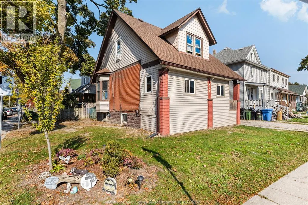 494 Caroline STREET