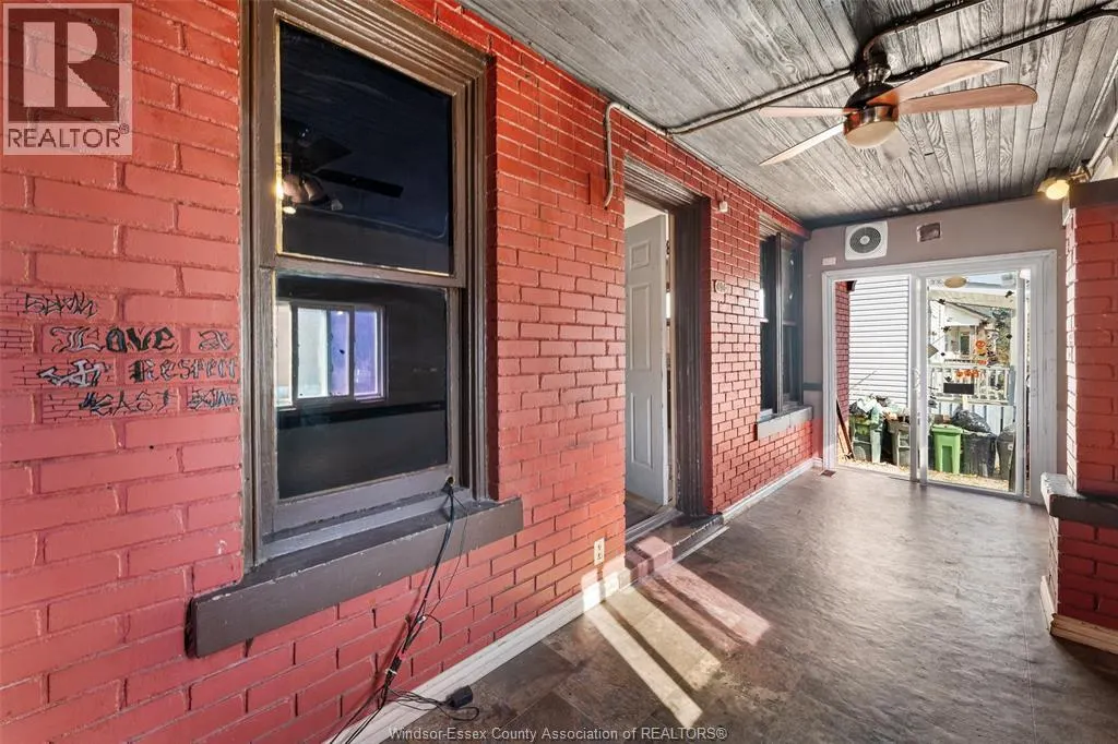494 Caroline STREET