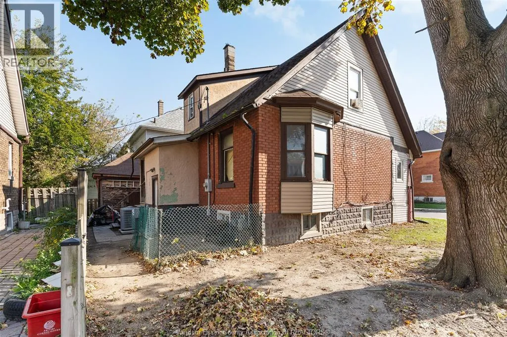 494 Caroline STREET