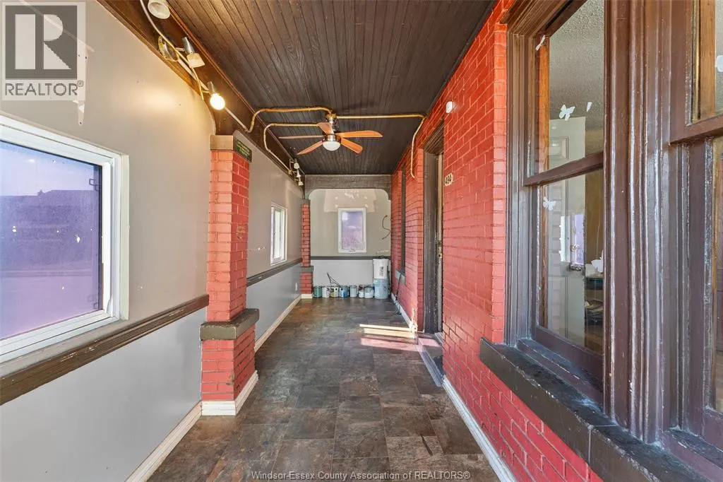 494 Caroline STREET