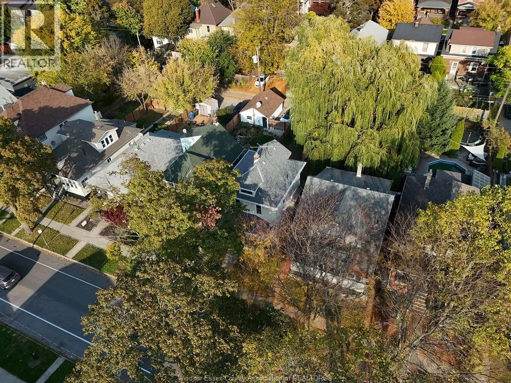 1046 LINCOLN