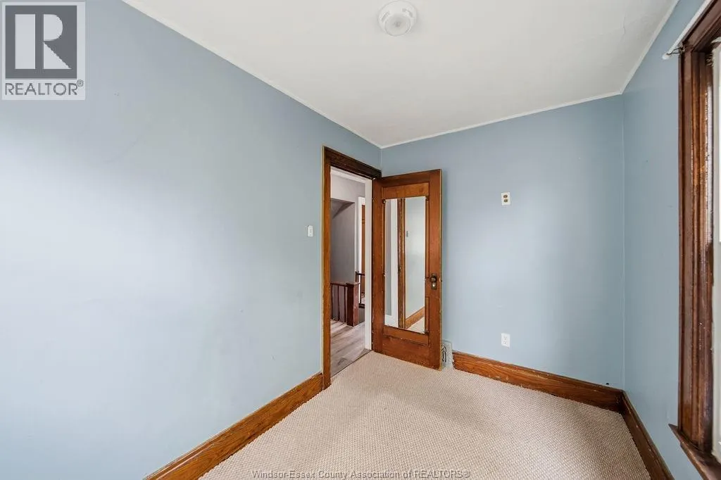 1046 LINCOLN