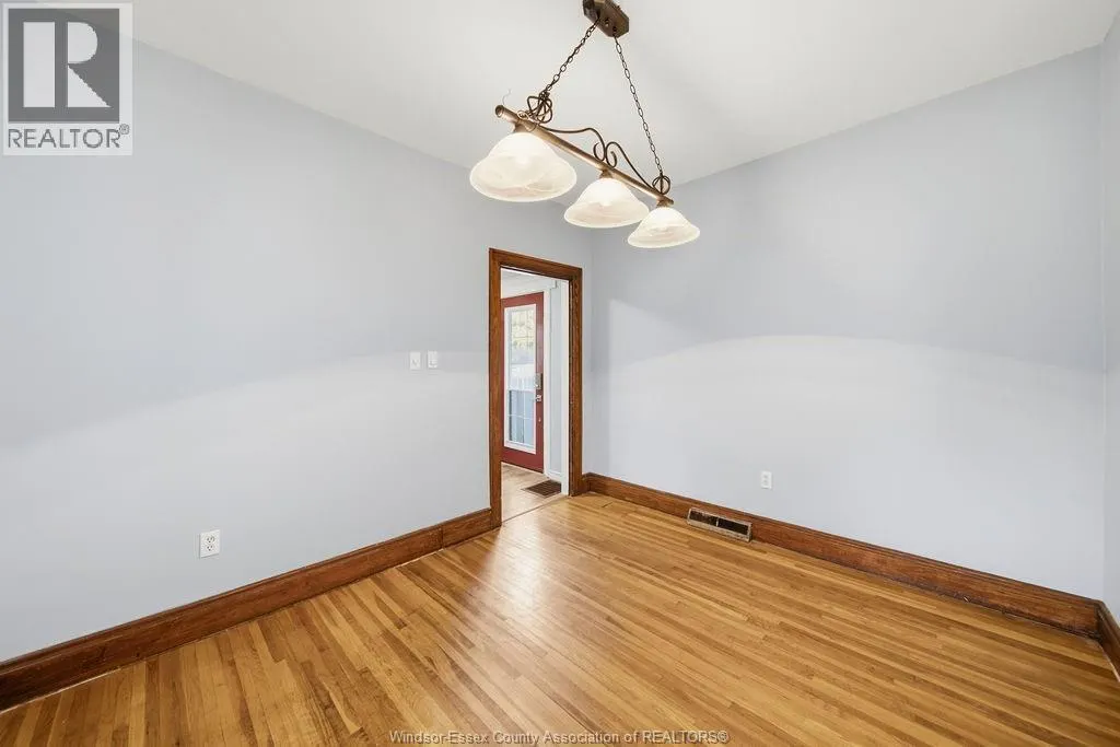 1046 LINCOLN