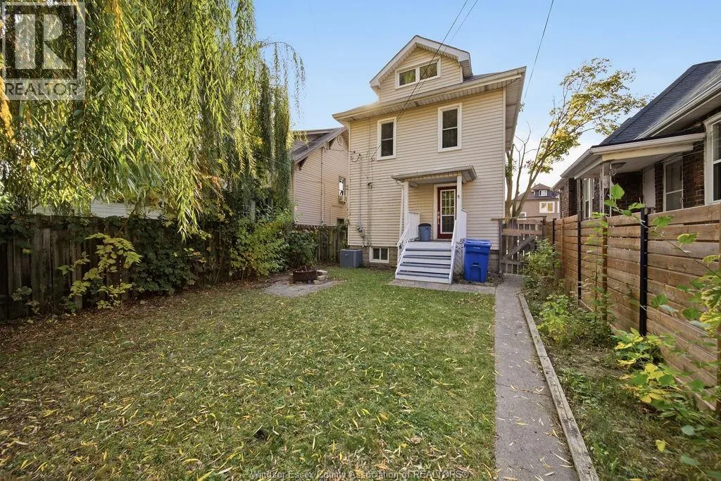 1046 LINCOLN