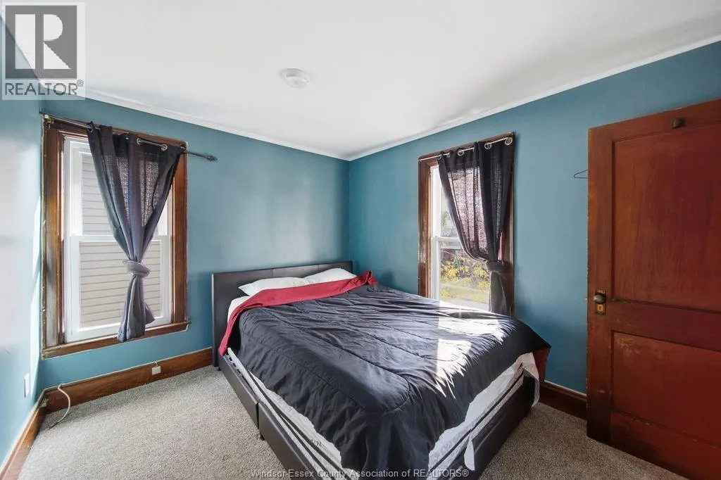 1046 LINCOLN