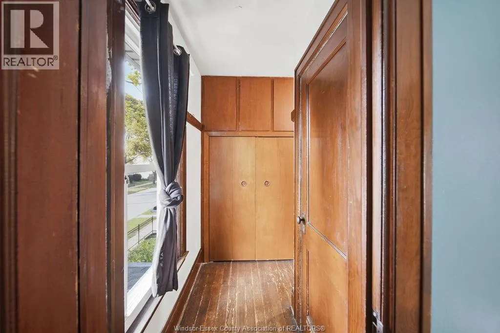 1046 LINCOLN