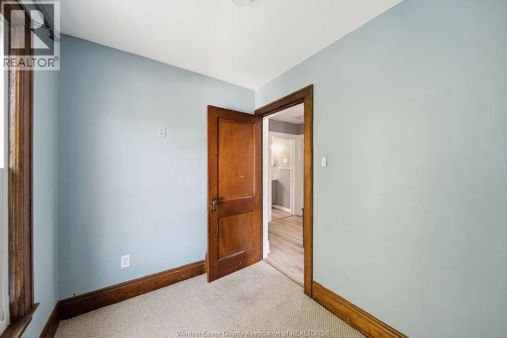 1046 LINCOLN